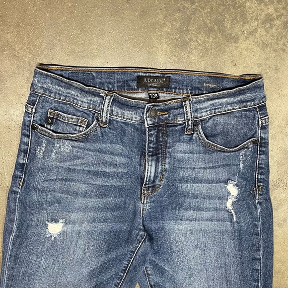 Judy Blue Boyfriend Fit Distressed Dark Wash Stretch Denim Jeans - Picture 2 of 9